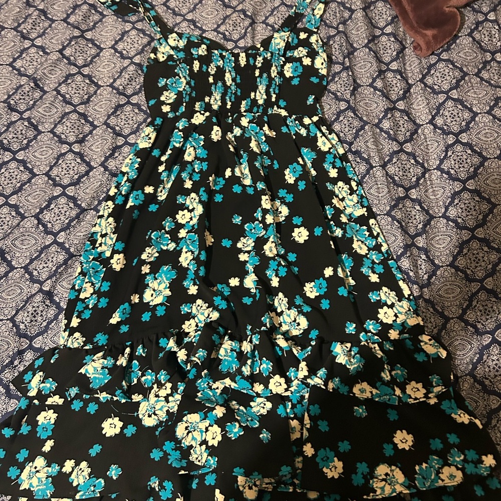 Sofia by Sofia Vergara White and Green Ruched Midi Sundress